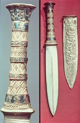 Gold dagger and sheath, Tutankhamun treasure, c.1340 BC